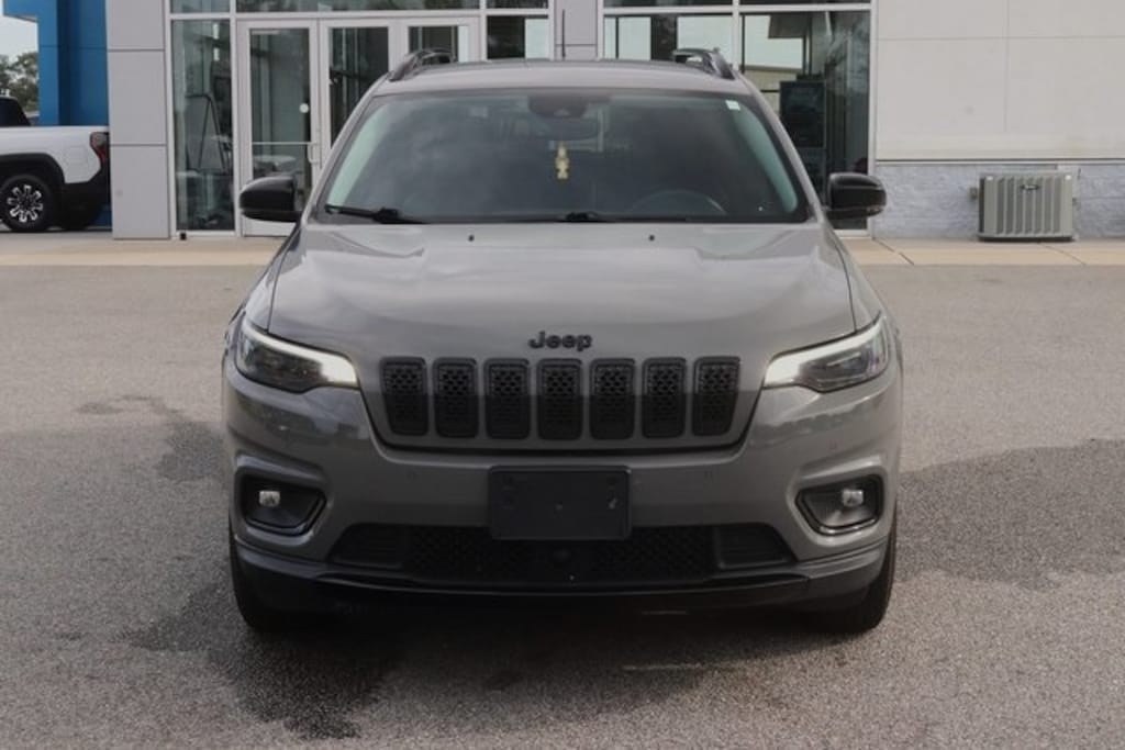 Used 2023 Jeep Cherokee Altitude SUV