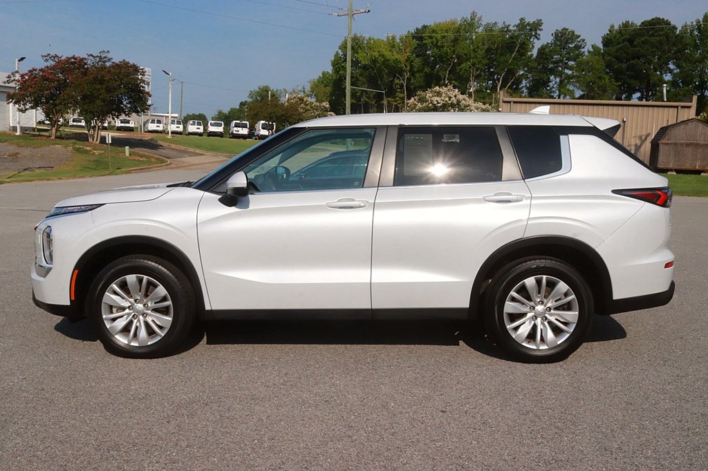 Used 2025 Mitsubishi Outlander ES SUV