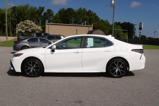 2024 Toyota Camry SE photo 3