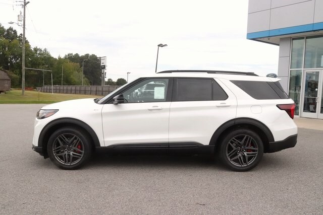 2025 Ford Explorer ST-Line photo 2