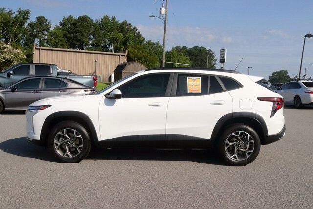 2024 Chevrolet Trax LT photo 4