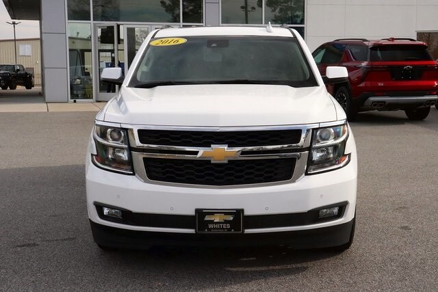 2016 Chevrolet Suburban LT photo 2