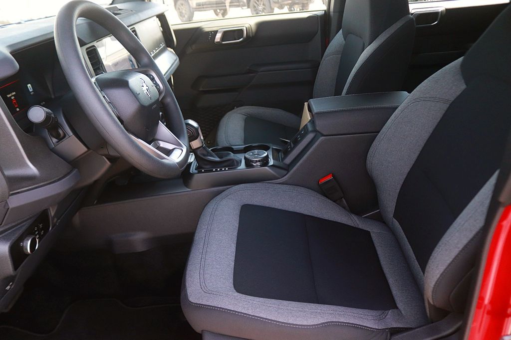 2025 Ford Bronco 4-Door Base - Photo 14