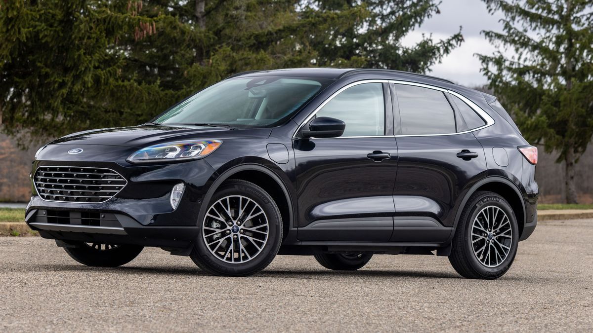 White Ford Escape Used.jpg