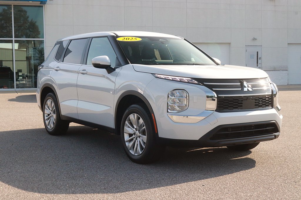 Used 2025 Mitsubishi Outlander ES SUV