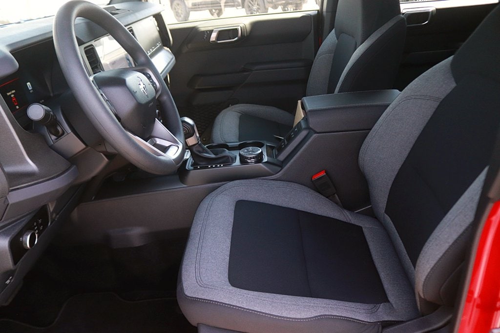 2025 Ford Bronco 4-Door Base - Photo 14