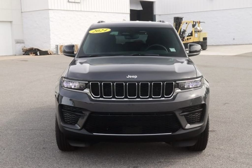 Used 2024 Jeep Grand Cherokee Laredo SUV