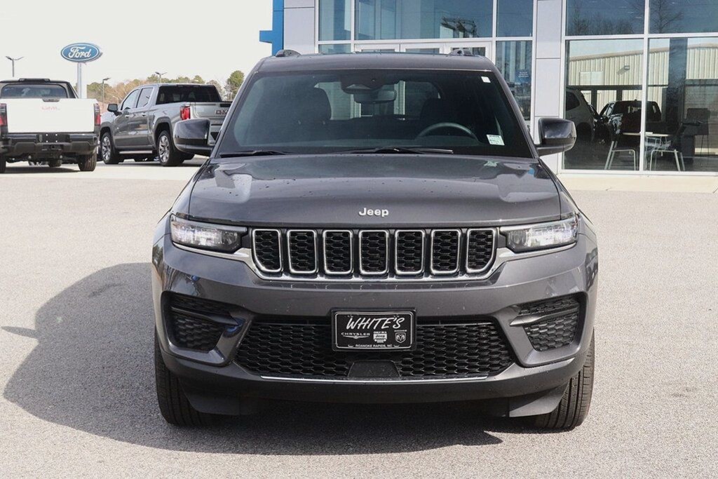 Used 2024 Jeep Grand Cherokee Laredo SUV