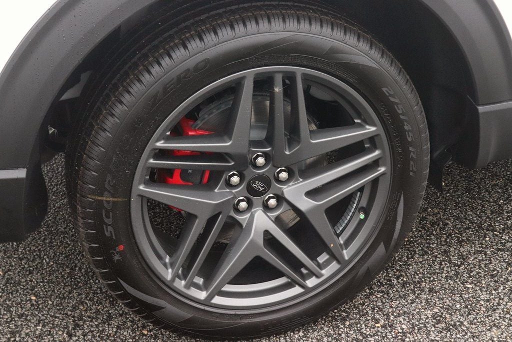 2026 Ford Explorer ST - Photo 8