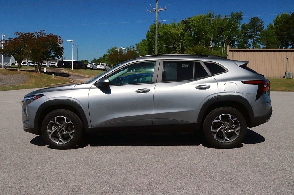 Used 2025 Chevrolet Trax LT SUV