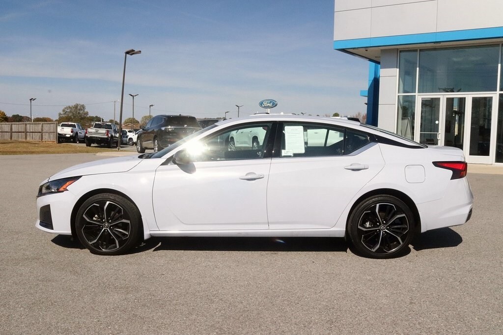 2025 Nissan Altima 2.5 SR photo 3