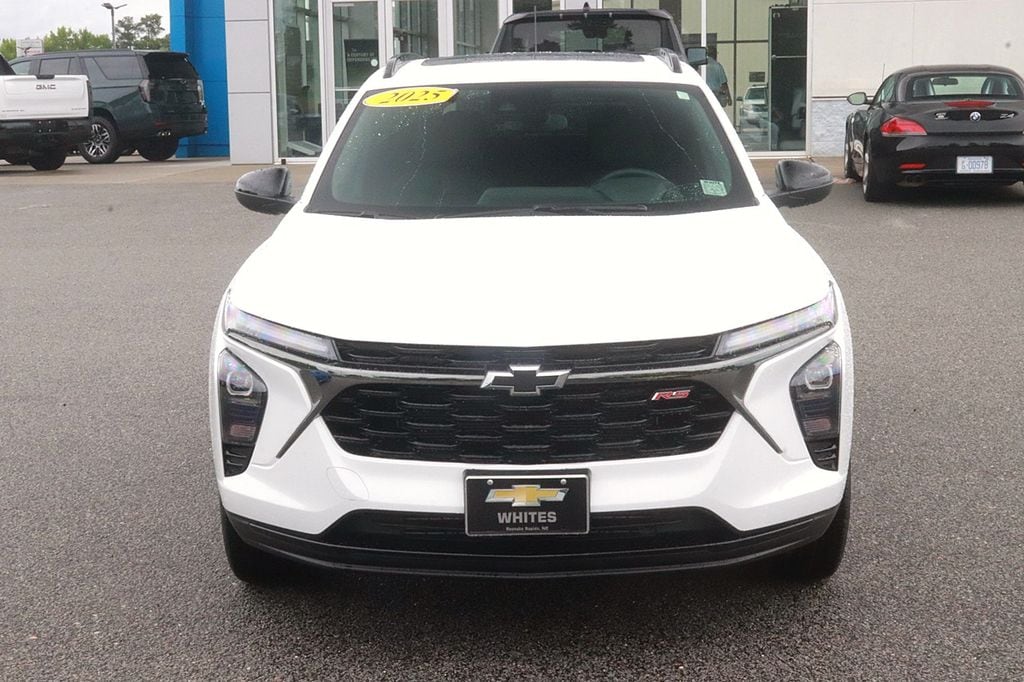 Used 2025 Chevrolet Trax 2RS SUV