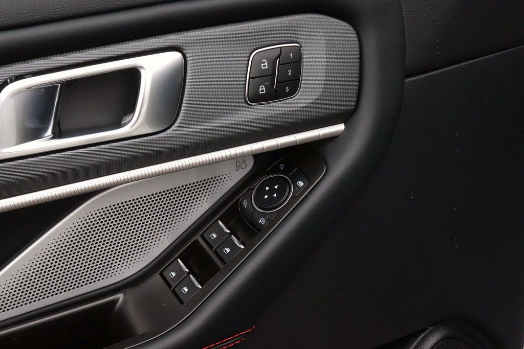 2026 Ford Explorer ST - Photo 11