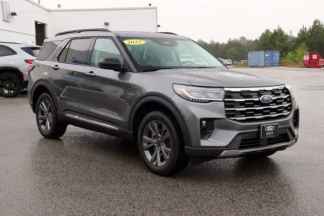 2025 Ford Explorer photo 3