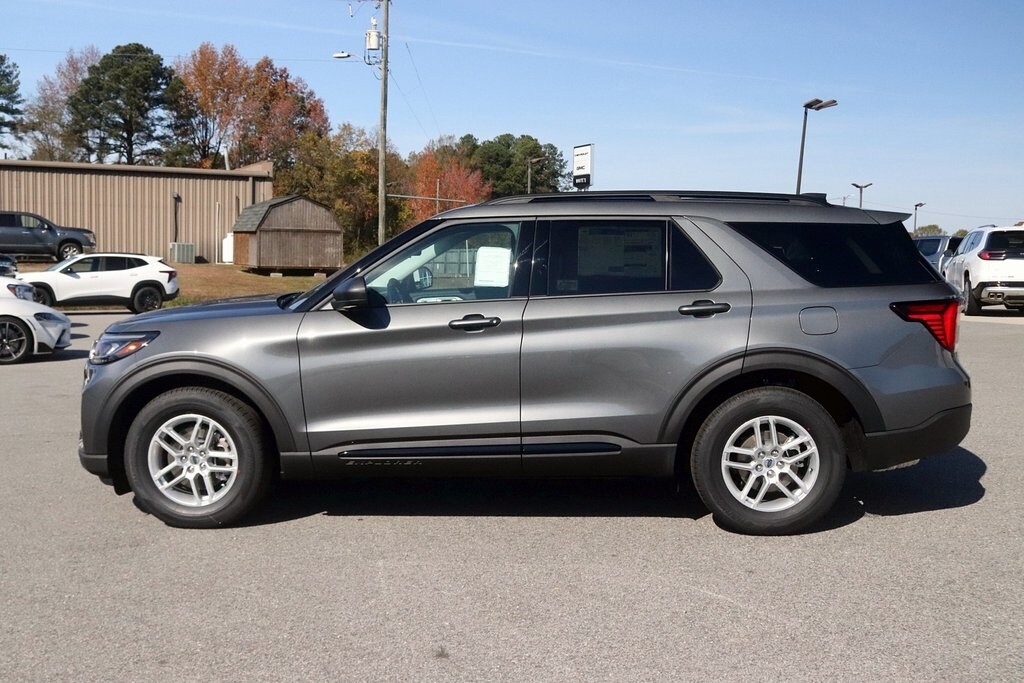 2026 Ford Explorer photo 3