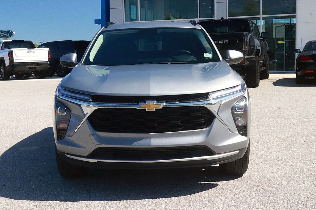 Used 2025 Chevrolet Trax LT SUV