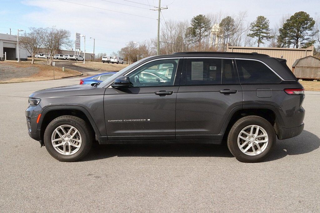 Used 2024 Jeep Grand Cherokee Laredo SUV