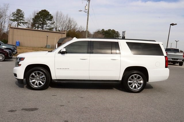 2016 Chevrolet Suburban LT photo 4