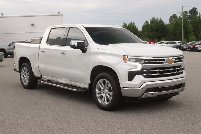 2024 Chevrolet Silverado 1500 LTZ photo 3
