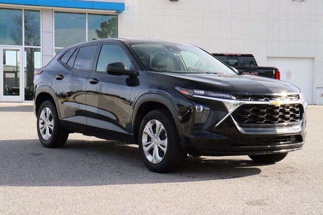 2024 Chevrolet Trax LS photo 3