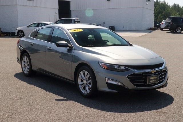 2023 Chevrolet Malibu 1LT photo 2