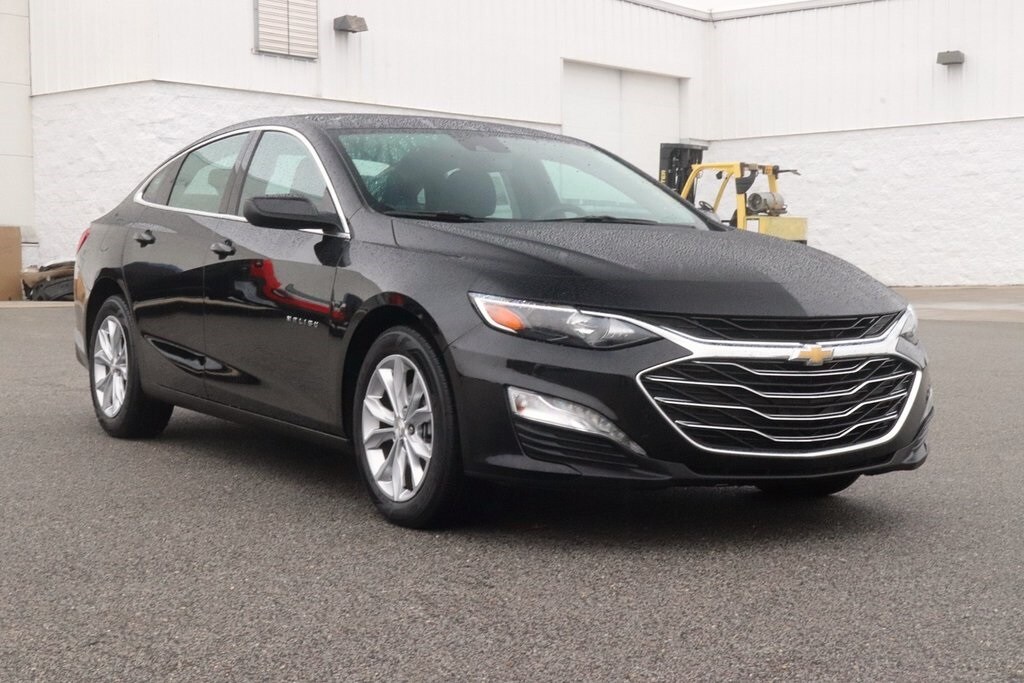 2024 Chevrolet Malibu 1LT photo 2