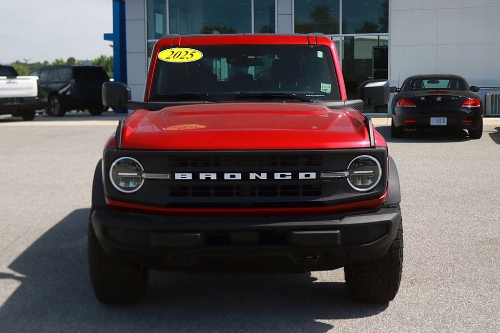 2025 Ford Bronco 4-Door Base - Photo 2