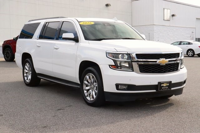 2016 Chevrolet Suburban LT photo 3