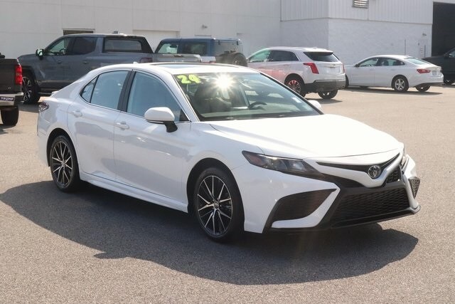2024 Toyota Camry SE photo 2