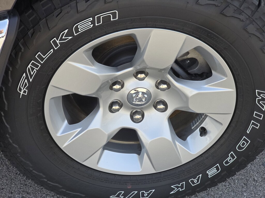 New 2026 Ram 1500 TRADESMAN CREW CAB 4X4 5'7 BOX Pickup