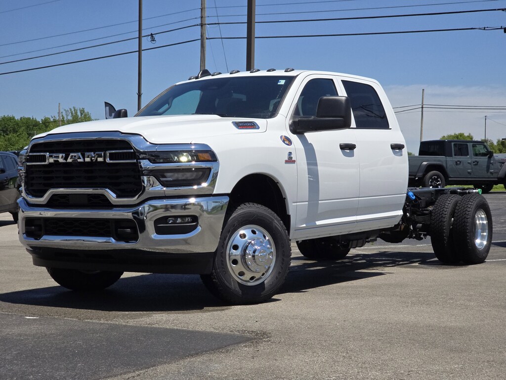 2025 Ram 3500 Tradesman photo 2