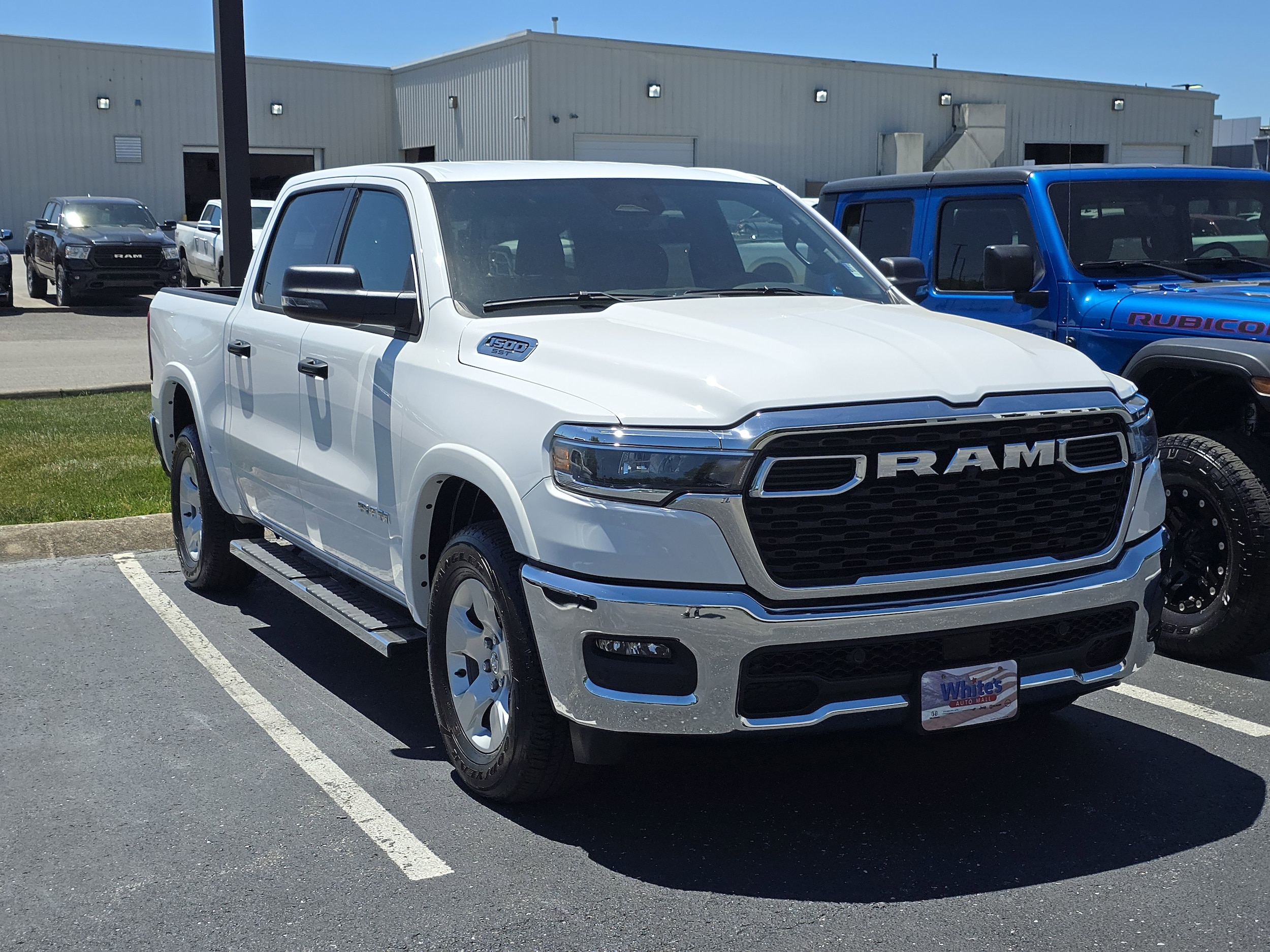 2025 RAM 1500 Big Horn/Lone Star 4x4 Crew Cab 5'7's photo
