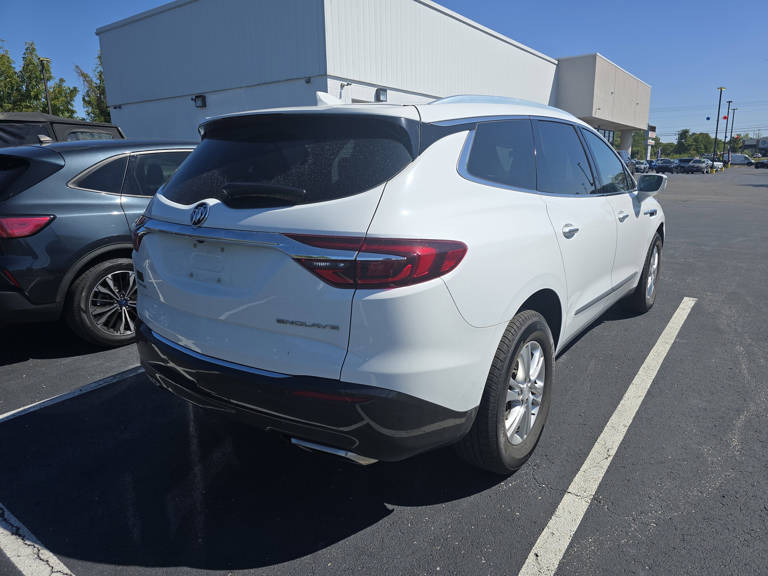 2018 Buick Enclave Essence photo 3