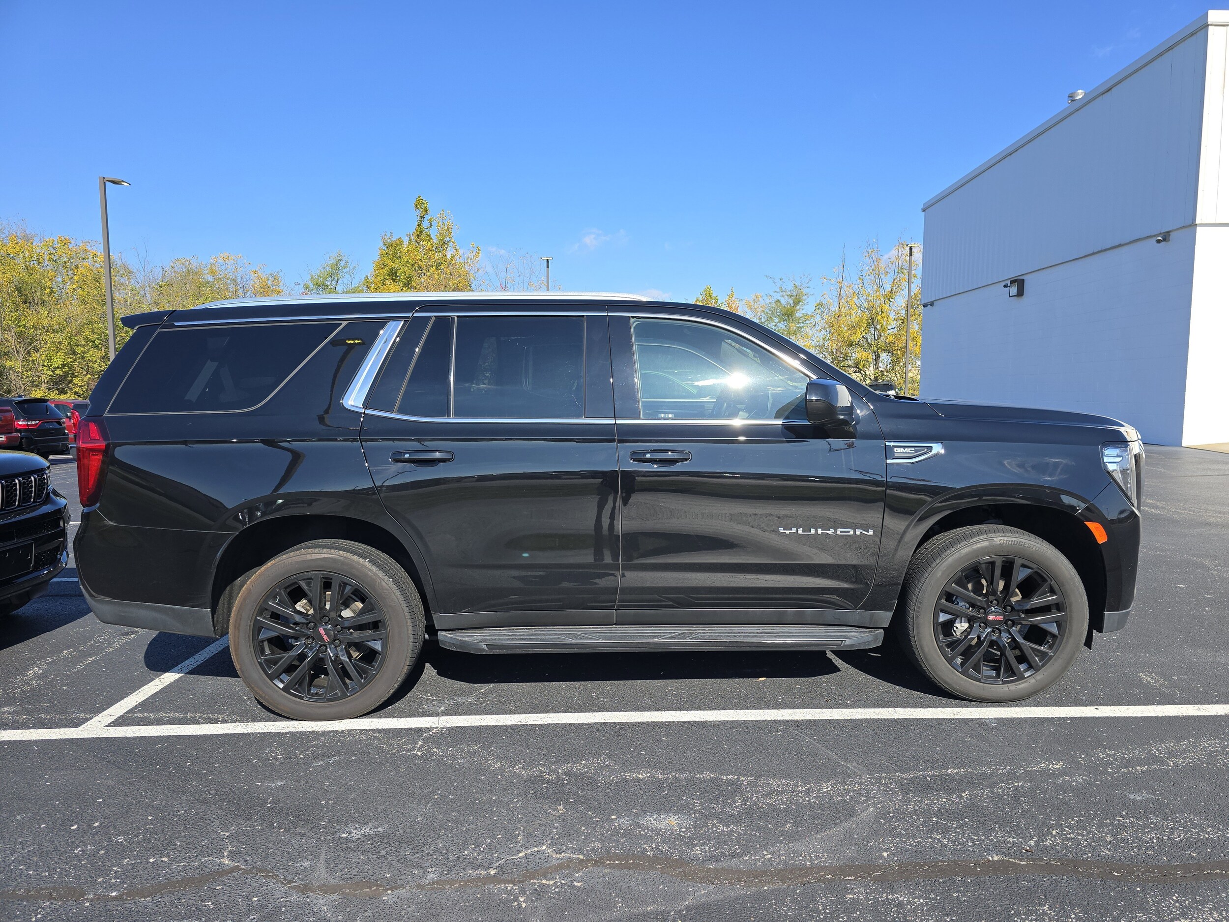 2023 Gmc Yukon SLE photo 2
