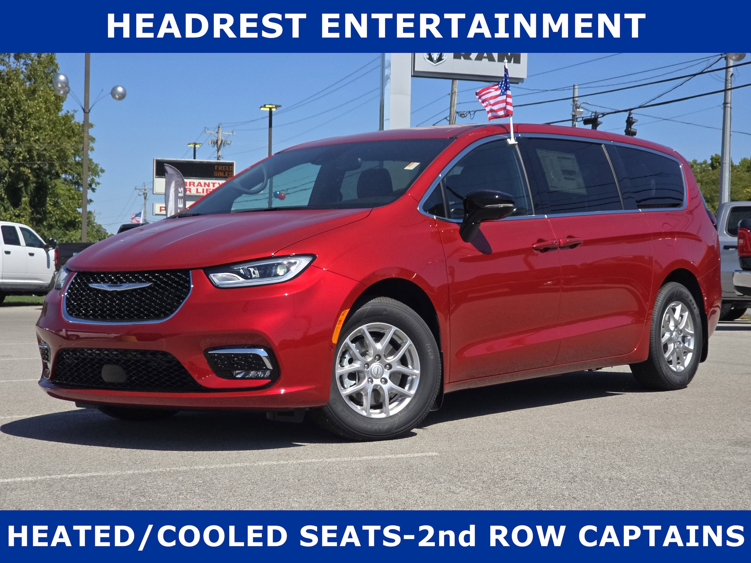 2026 Chrysler Pacifica Select's photo