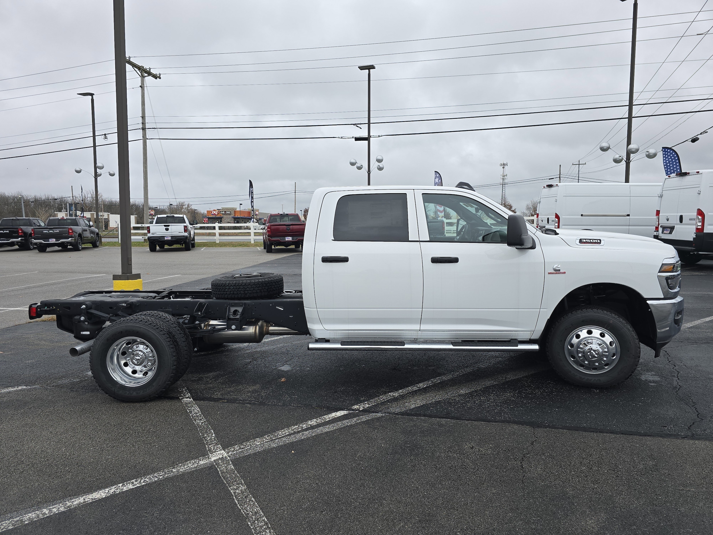 2025 RAM 3500 Chassis Tradesman - Photo 12