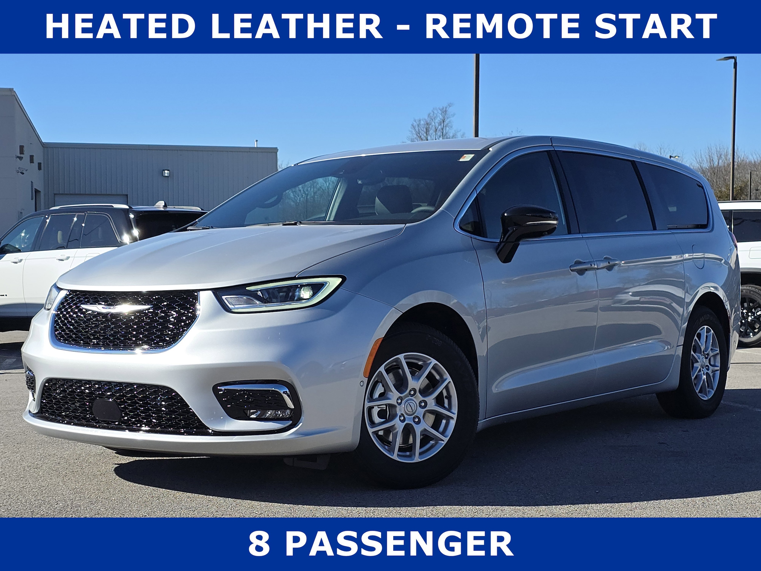 2026 Chrysler Pacifica Select's photo