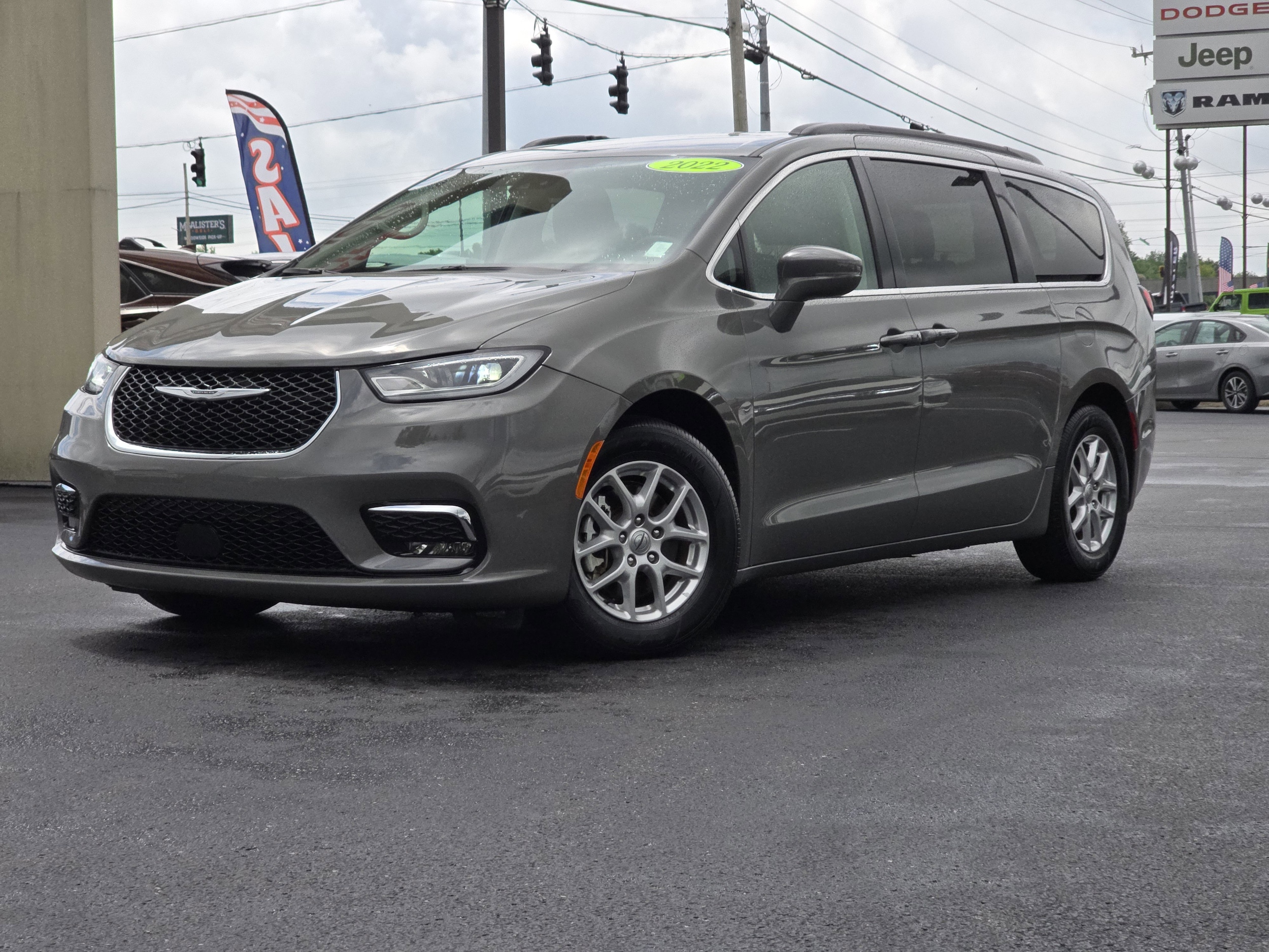 Used 2022 Chrysler Pacifica Touring L with VIN 2C4RC1BG9NR178498 for sale in Sylvania, OH