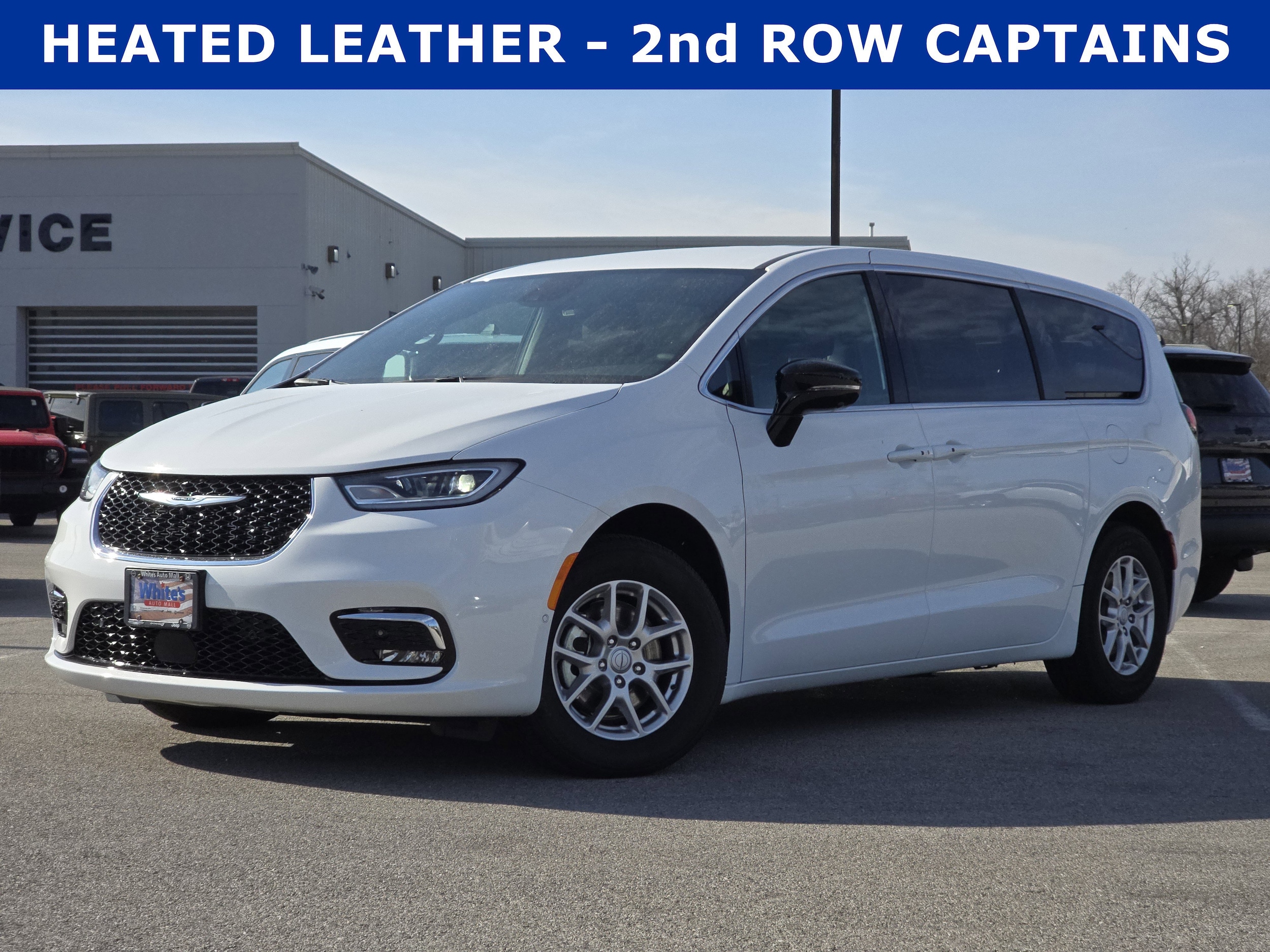 2026 Chrysler Pacifica Select's photo