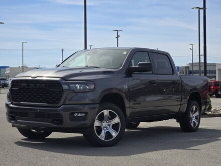 2026 Ram 1500 EXPRESS CREW CAB 4X4 5'7 BOX Pickup