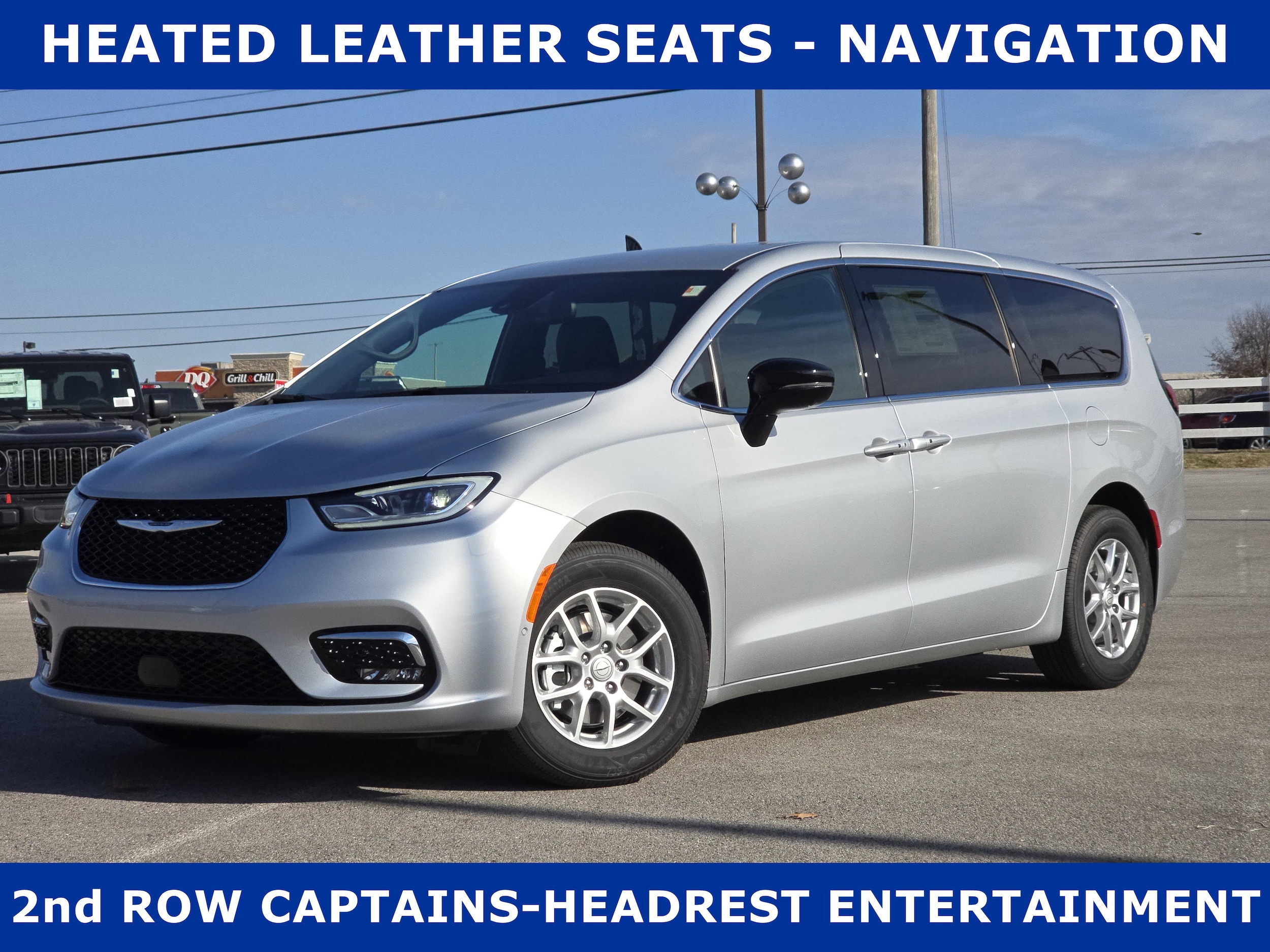 2026 Chrysler Pacifica Select's photo