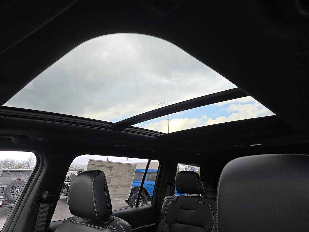 New 2025 Jeep Grand Cherokee L LIMITED 4X4 Sport Utility