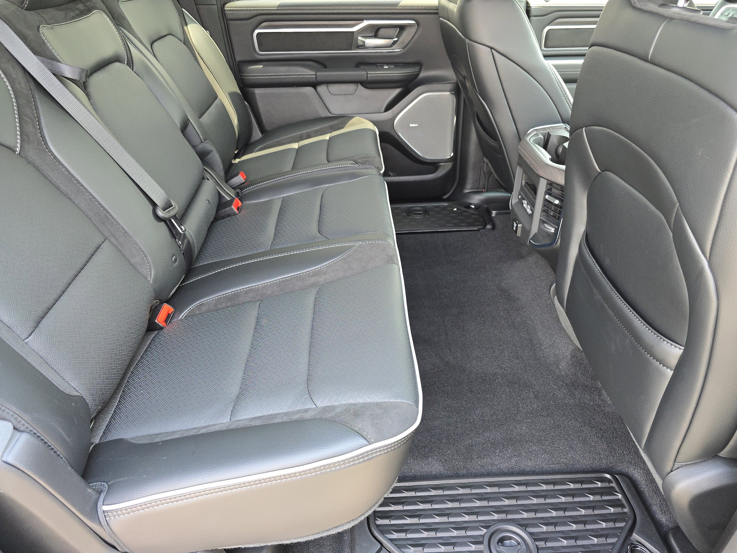 2026 RAM 1500 Laramie - Photo 30