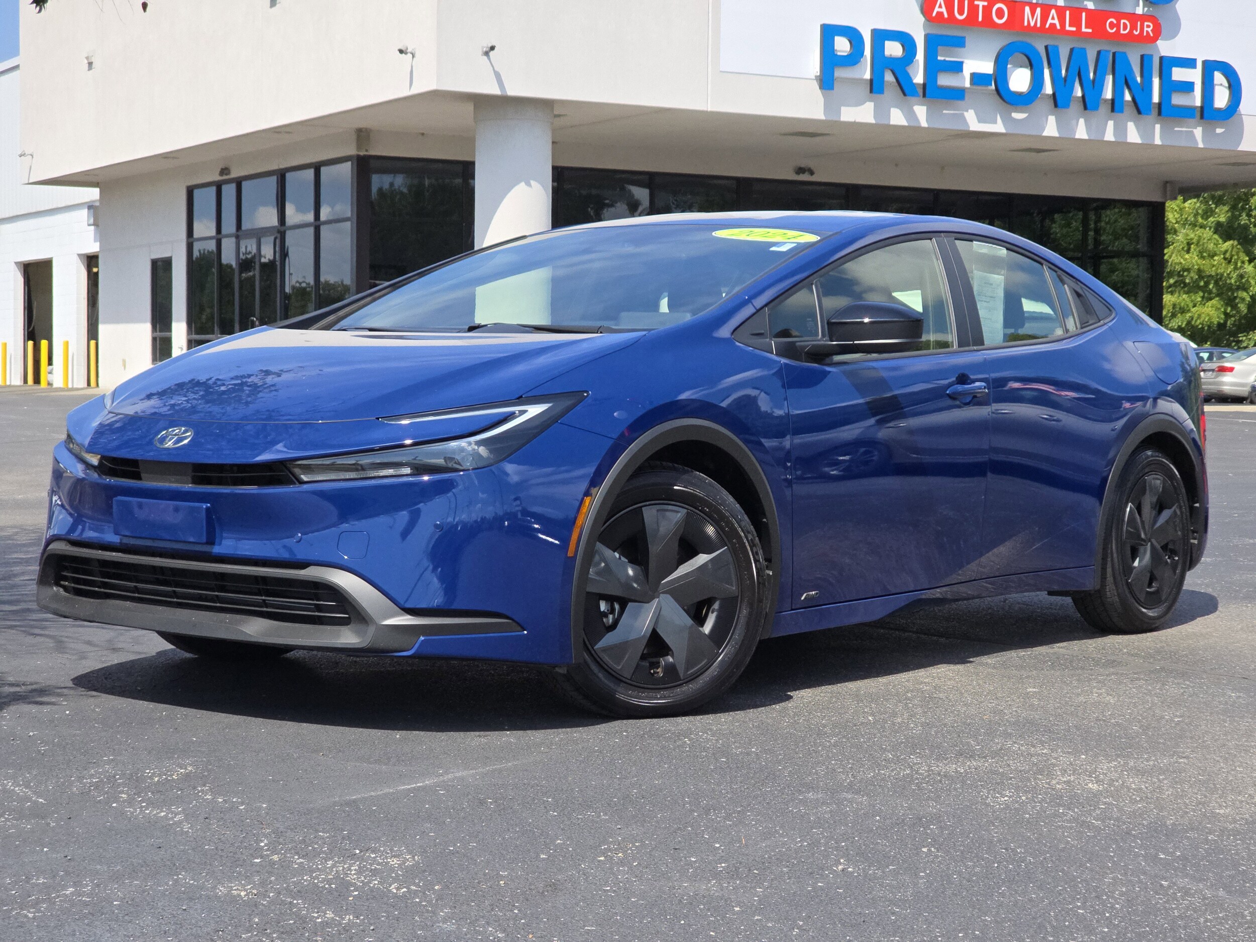 2024 Toyota Prius LE photo 2