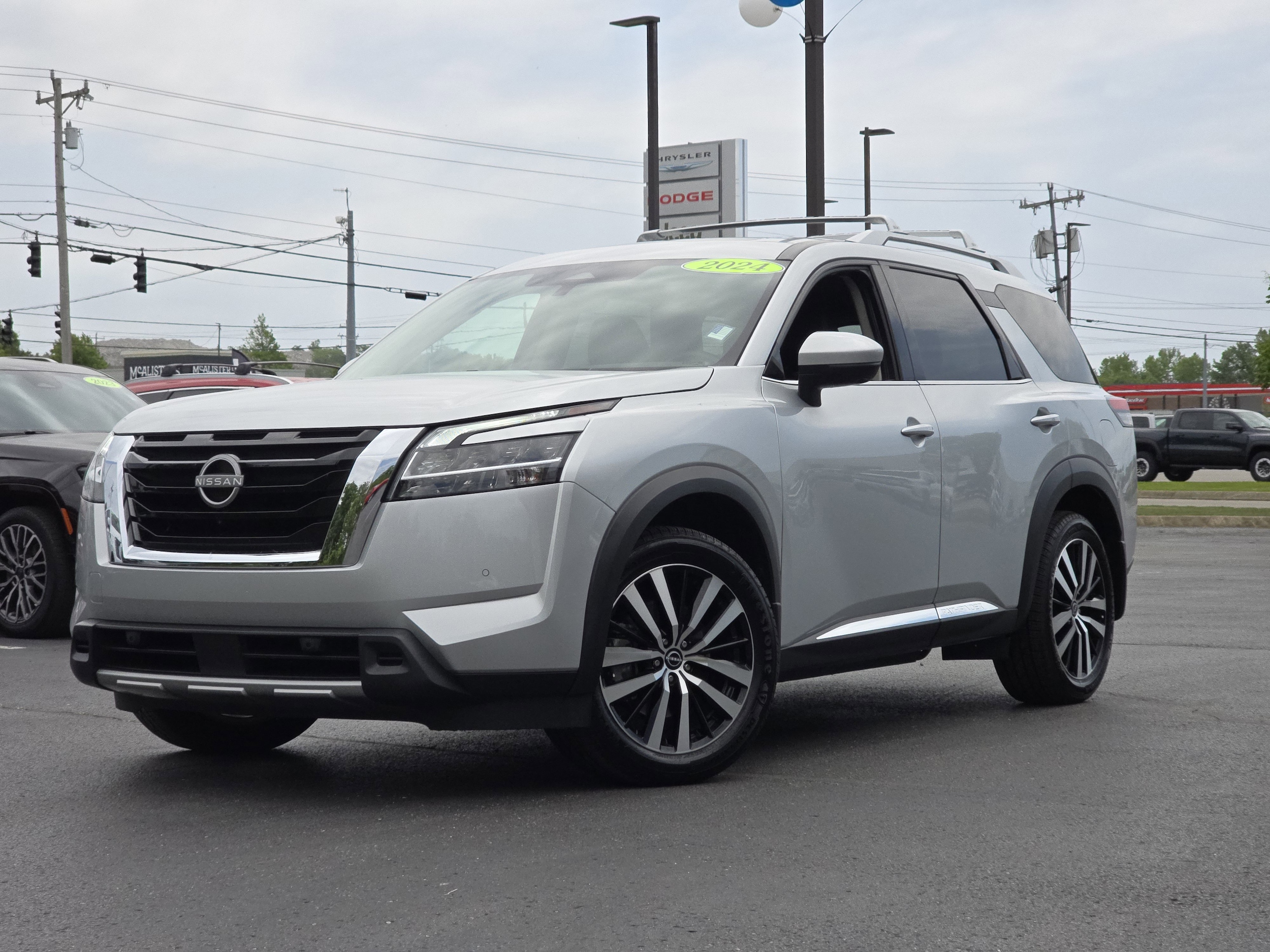 2024 Nissan Pathfinder Platinum 4WD's photo