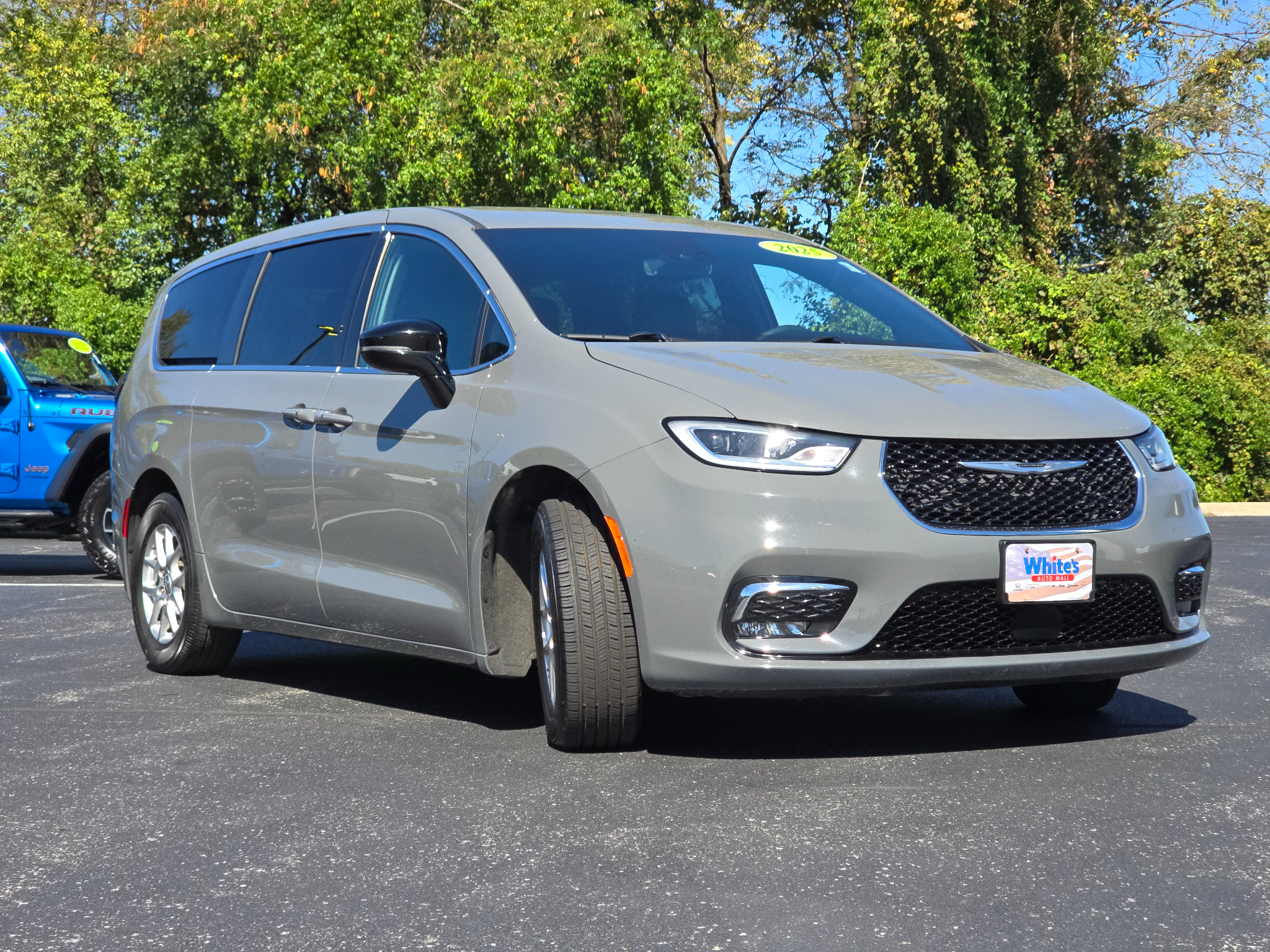 Used 2025 Chrysler Pacifica Select Passenger Van