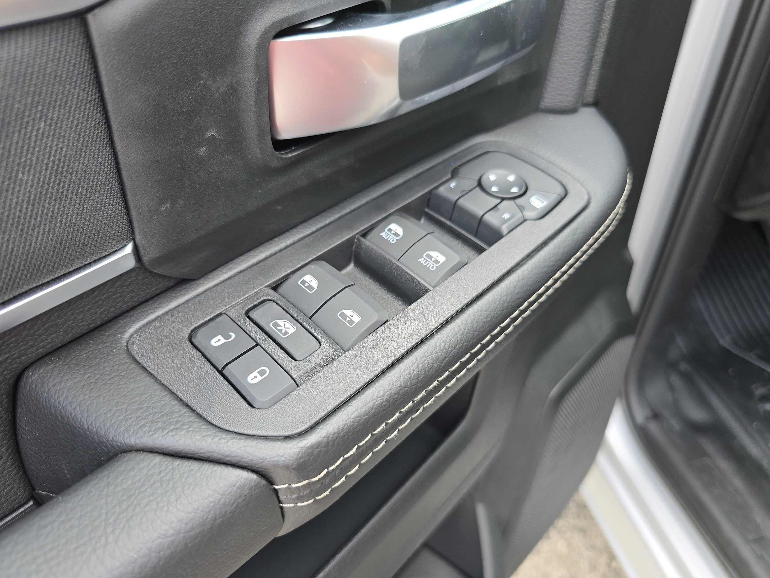 2025 RAM 3500 Chassis Big Horn - Photo 27