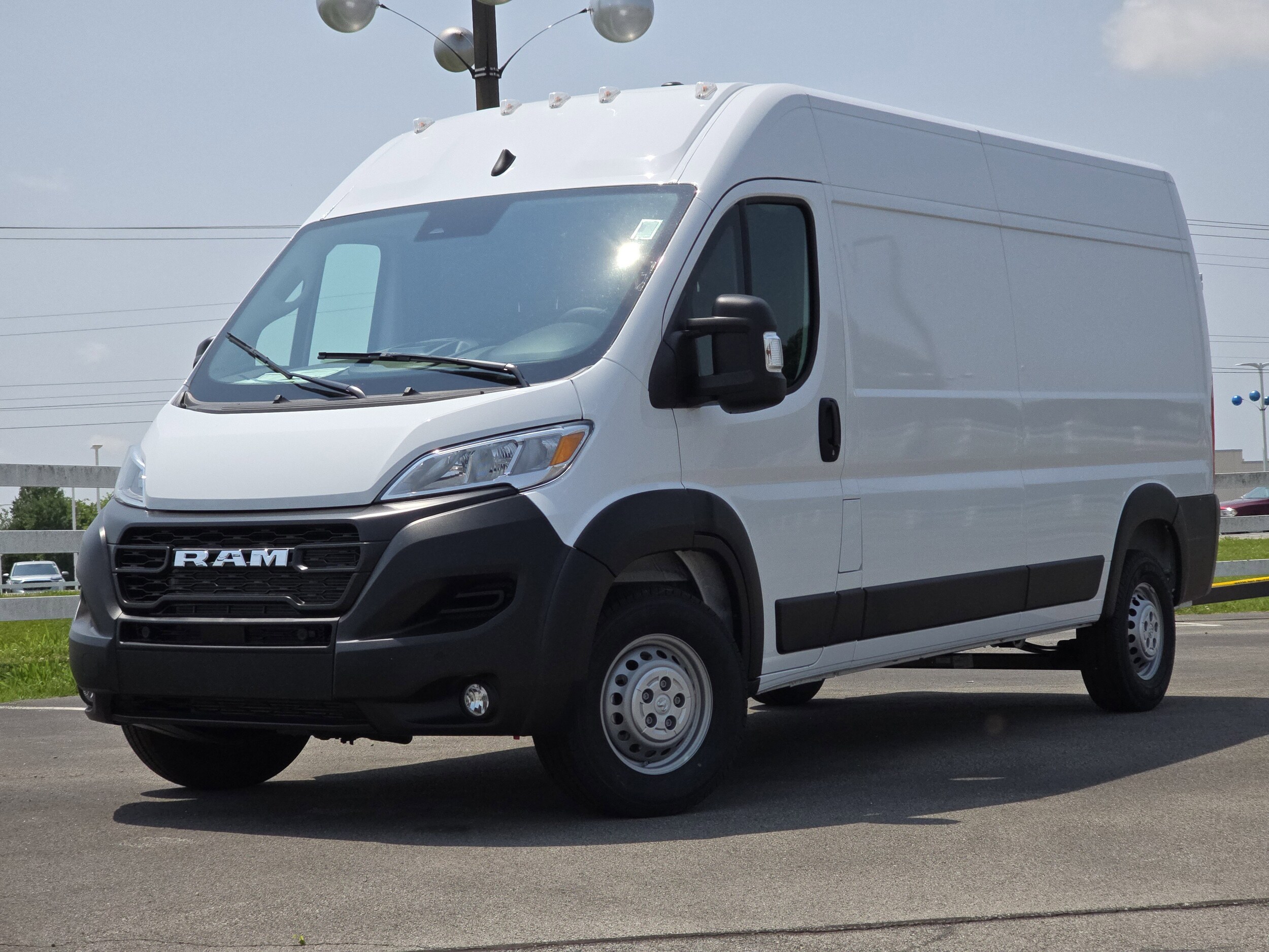2025 Ram ProMaster 2500 Cargo Van photo 2