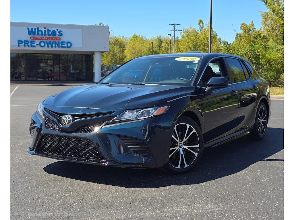Used 2020 Toyota Camry SE Sedan