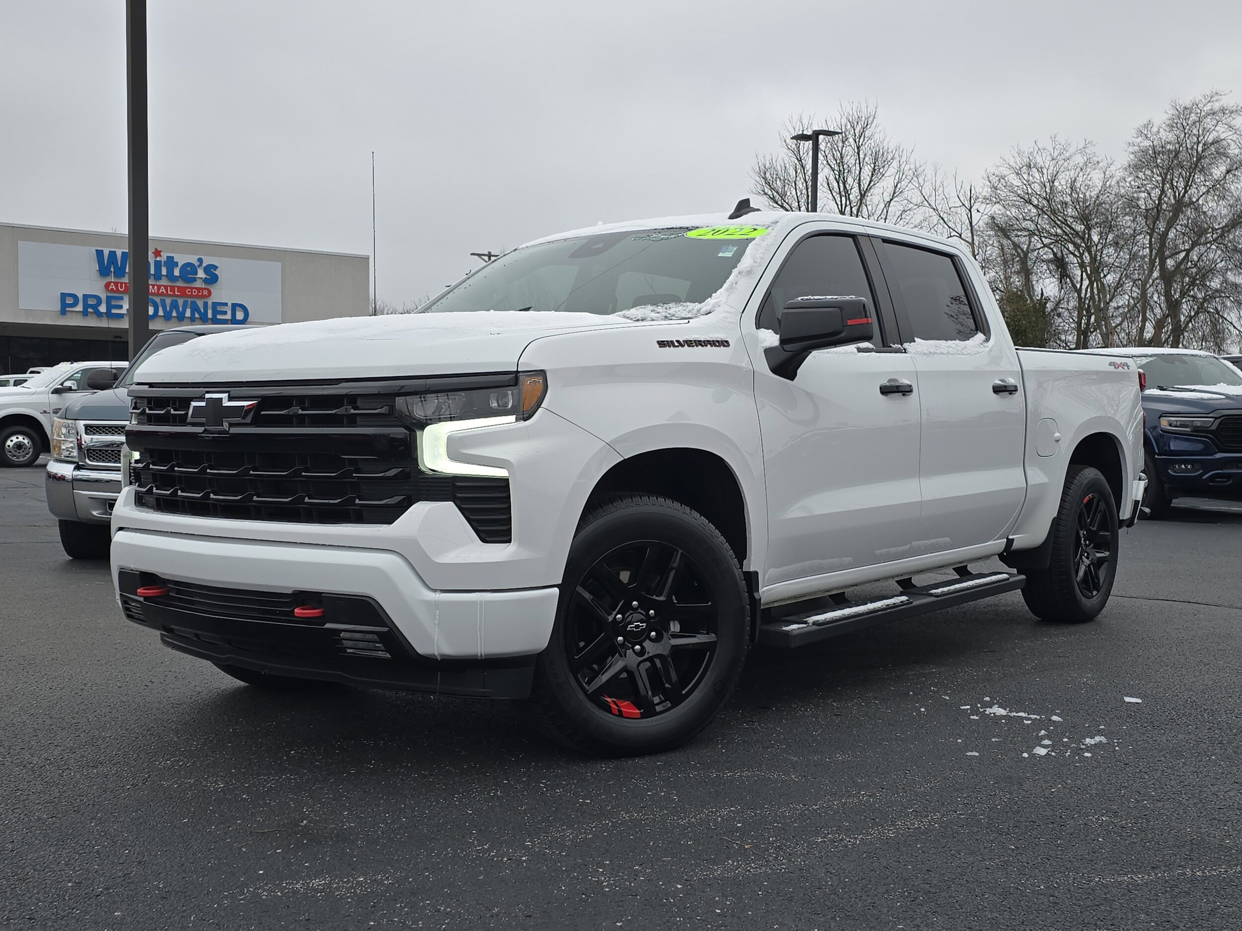 2022 Chevrolet Silverado RST photo 2